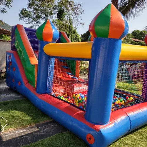 Mini Tobogã com Piscina de Bolinhas para alugar em Niterói